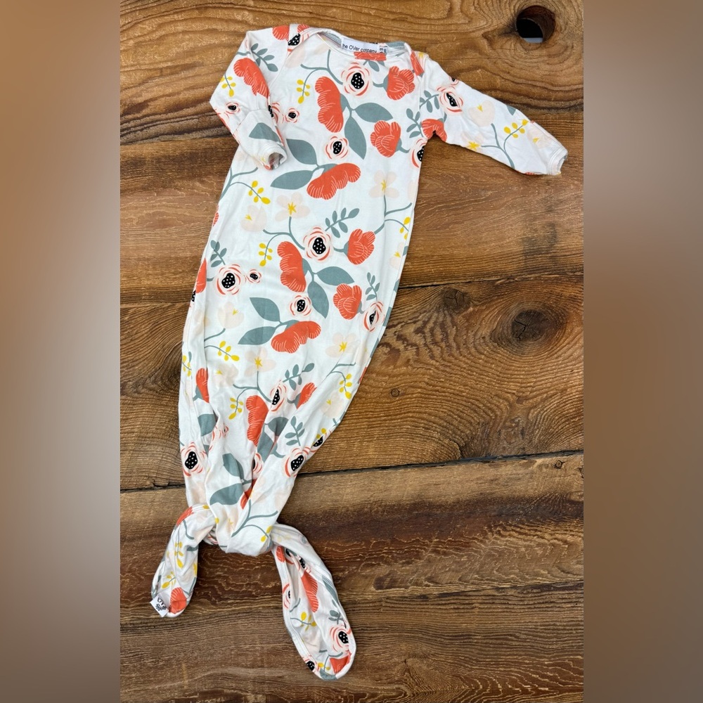 The OVer Company 0-3M Floral knotted Gown
